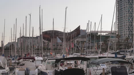 Strand-In-Barcelona-Nach-Der-Sperrung