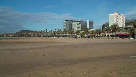 Strand-In-Barcelona-Nach-Der-Sperrung