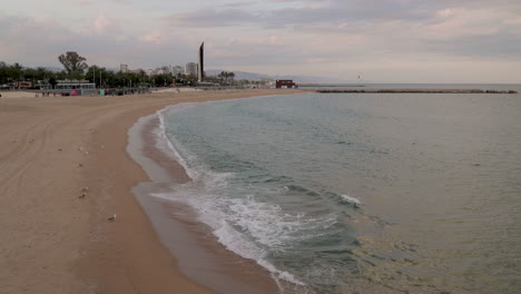 Strand-In-Barcelona-Nach-Der-Sperrung