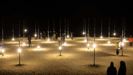 Lichter-Am-Strand-In-Der-Nacht