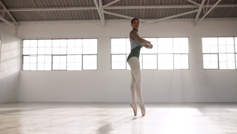 Flexibilidad,-Ballet-Y-Danza-Con-Mujer-Negra