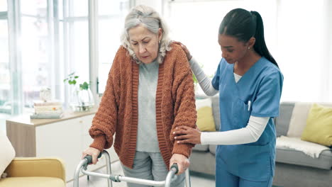Unterstützung,-Krankenschwester-Und-Spaziergang-Mit-Einer-älteren-Frau