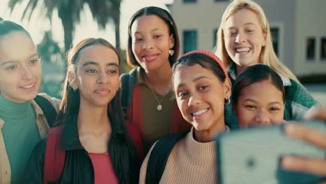Studenten,-Mädchen-Und-Selfie-Zum-Thema-Vielfalt