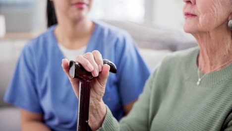 Pflegeheim,-Hoffnung-Und-Krankenschwester-Mit-älterer-Frau