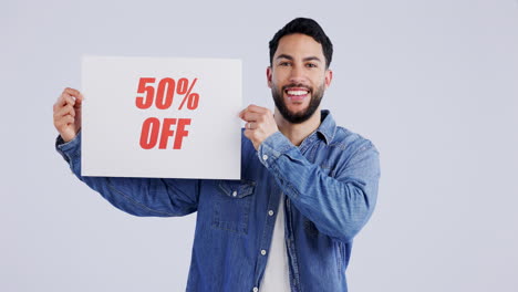 Portrait-of-happy-man-with-sign-for-discount
