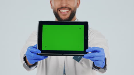 Hands,-doctor-and-green-screen-on-tablet