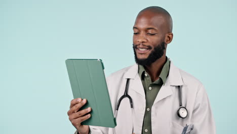 Hombre-Negro,-Médico-Y-Tableta-En-Videollamada