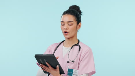Woman-on-tablet,-happy-nurse