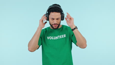 Dance-music,-volunteer-man
