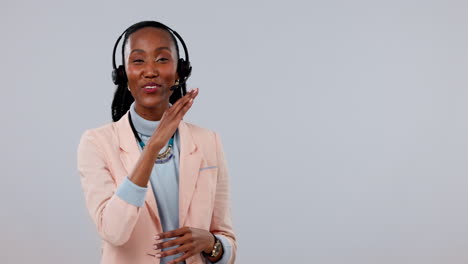 Happy-black-woman,-call-center