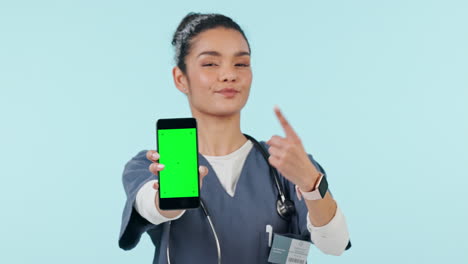 Happy-woman,-doctor-and-pointing-to-phone