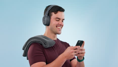Happy-man,-fitness-and-phone-with-headphones