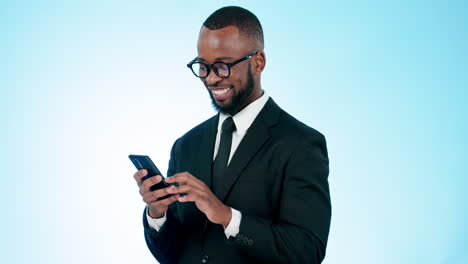 Happy-businessman,-phone-and-typing-in-social