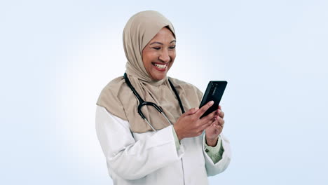 Arzt,-Glückliche-Frau-Und-Telefon-Für-Das-Gesundheitswesen