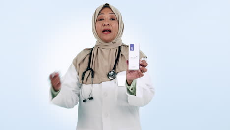 Doctor,-muslim-woman-and-talking-of-medicine