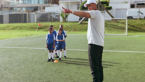 Soccer,-kids-and-training-for-game