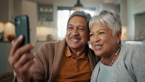 Senior-couple,-video-call-and-wave-on-sofa