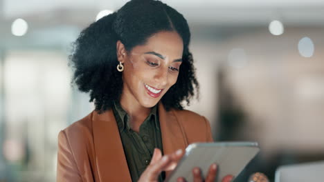 Businesswoman-with-tablet,-smile-and-scroll