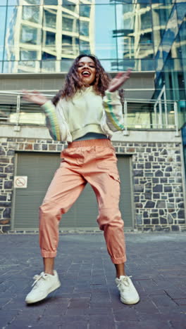Danza,-Hip-Hop-Y-Mujer-En-La-Ciudad-Con-Moda.