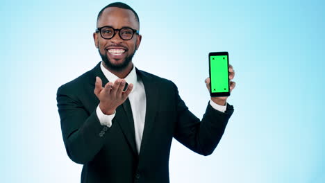 Happy-businessman,-phone-and-green-screen