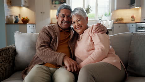 Senior-couple,-face-and-hug-on-sofa