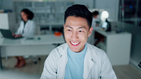 Médico,-Investigador-Y-Hombre-Asiático-Con-Ciencia.