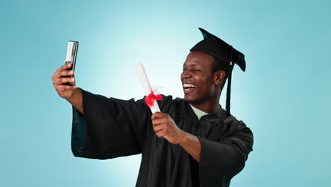 Selfie-De-Graduación,-Diploma-De-Educación