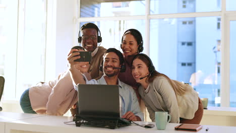 Callcenter-Selfie,-Glücklich-Und-Menschen-Im-Büro