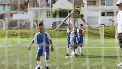 Fútbol,-Patadas-De-Chicas-Y-Entrenamiento-Para-El-Juego