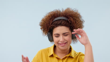 Music-headphones,-dancing-and-happy-woman