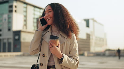 Business-woman,-phone-call-and-city