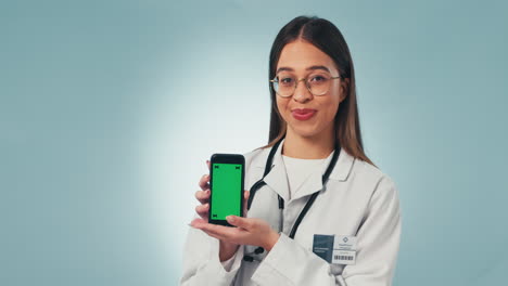 Portrait-of-woman-doctor-with-phone