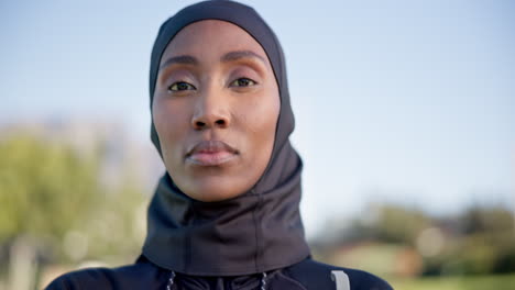 Fitness,-Ernsthaftigkeit-Und-Gesicht-Einer-Muslimischen-Frau-In-Der-Stadt