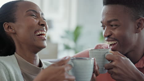Schwarze-Menschen,-Kaffee-Und-Paare,-Die-Zusammen-Lachen