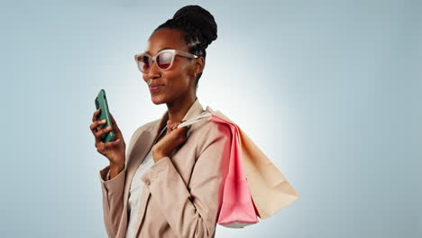 Black-woman,-shopping-bag-and-selfie