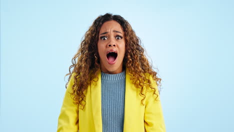 Woman-in-shock,-portrait-and-screaming-with-fear