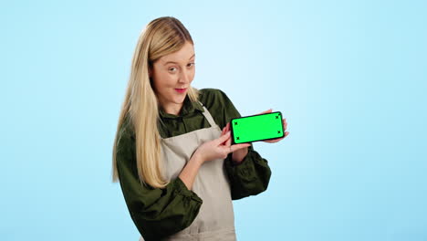 Glückliche-Frau,-Telefon-Und-Grüner-Bildschirm