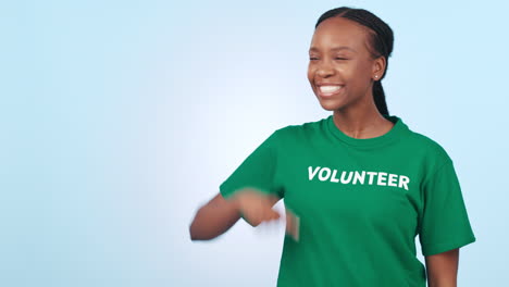 Black-woman-volunteer,-point-at-mockup-space
