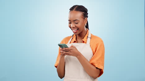 Smile,-waitress-and-black-woman-with-a-smartphone
