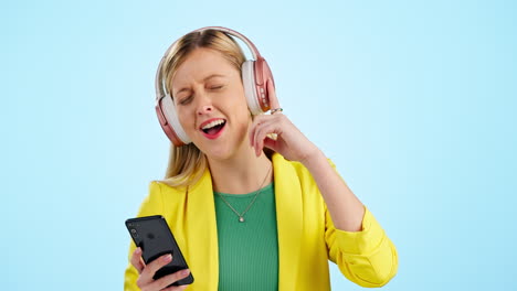 Frau,-Kopfhörer-Und-Telefon-Zum-Singen-Zur-Musik