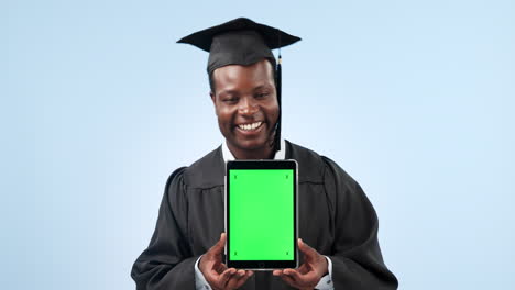 Tablet-green-screen,-graduate