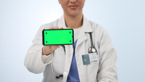 Woman,-doctor-and-phone-with-green-screen