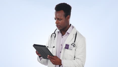 Tableta,-Médico-Y-Rostro-De-Hombre-Negro-En-El-Estudio