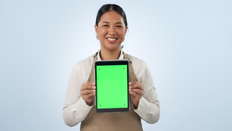 Happy-asian-woman,-tablet-and-green-screen