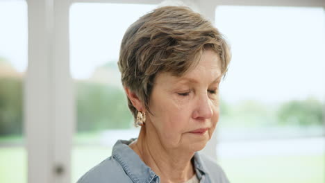 Kopfschmerzen,-ältere-Frau-Und-Schmerzen-Zu-Hause