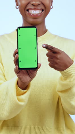 Woman,-smartphone-and-green-screen