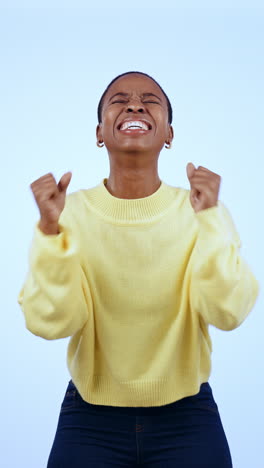 Estudio,-Celebración-Y-Mujer-Negra-Emocionada