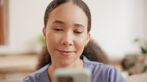Krankenschwester,-Frau-Und-Smartphone-Für-Die-Kommunikation