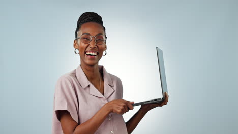 Face,-woman-and-smile-with-laptop-in-studio