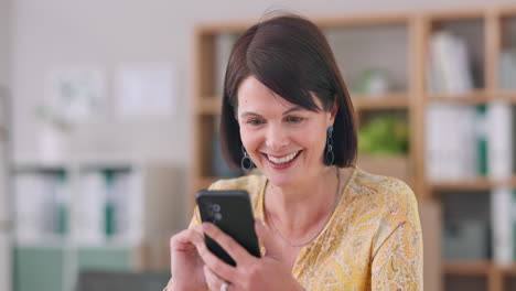 Employee,-happy-and-woman-with-a-cellphone
